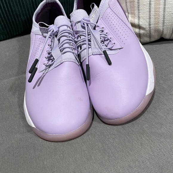 Clove tennis shoes - Picture 2 of 3